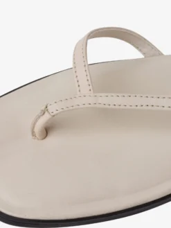 Tamaris Slippers Teenslipper Dames Beige / Crème 11 Tamaris Slippers Teenslipper Dames Beige / Crème -Tamaris Winkel 9e3d2ab8c0b1491ccef73e86773a8435 scaled