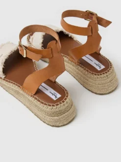 Pepe Jeans Plateau Sandalen Sandaal KATE Dames Bruin / Offwhite -Tamaris Winkel d23faa0bd54415ddf4d4a4a2e8c19369 scaled