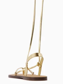 BERSHKA Slippers Teenslipper Dames Goud 10 BERSHKA Slippers Teenslipper Dames Goud -Tamaris Winkel f31cd19429b508bbd77d7e116d8d8a7c scaled